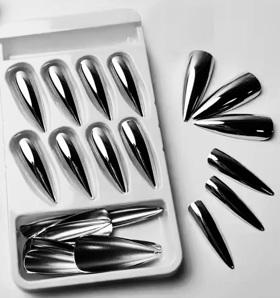 GXTH CHROME STILETTO NAILS
